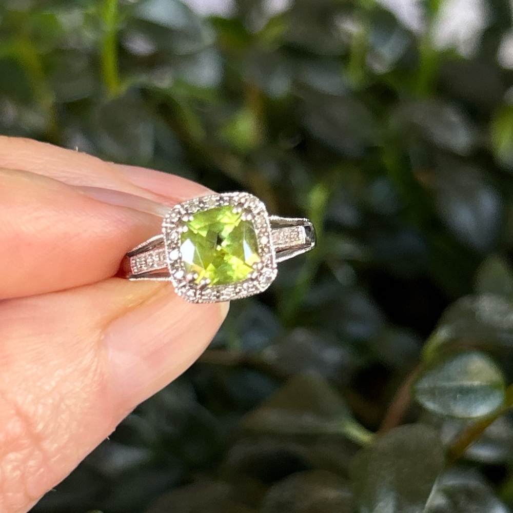 10K SOLID GOLD Peridot and Diamond Ring